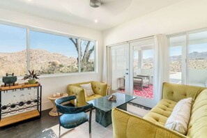 Tv, bøger, kontorer