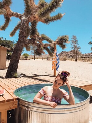 Outdoor spa tub