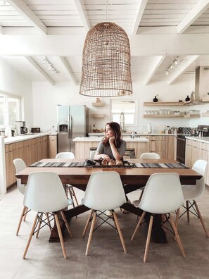 Fridge, microwave, oven, stovetop - The Moondance By The Cohost Company (Joshua Tree)