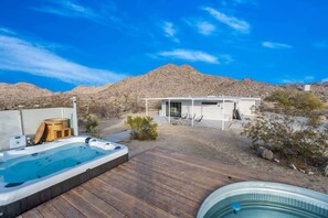 Terrace/patio - Zebra Shadow · Boulder Views, Hot Tub, Sauna (Joshua Tree)