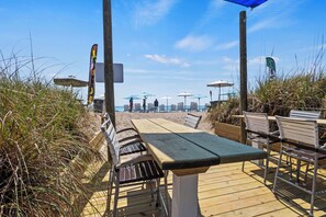 Outdoor dining - Oceanfront Inn, Standard Room, King Bed, Inlet View, #15 (Fort Pierce)