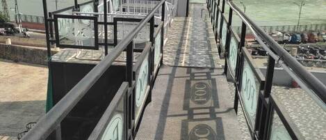 Deluxe Room | Terrace/patio