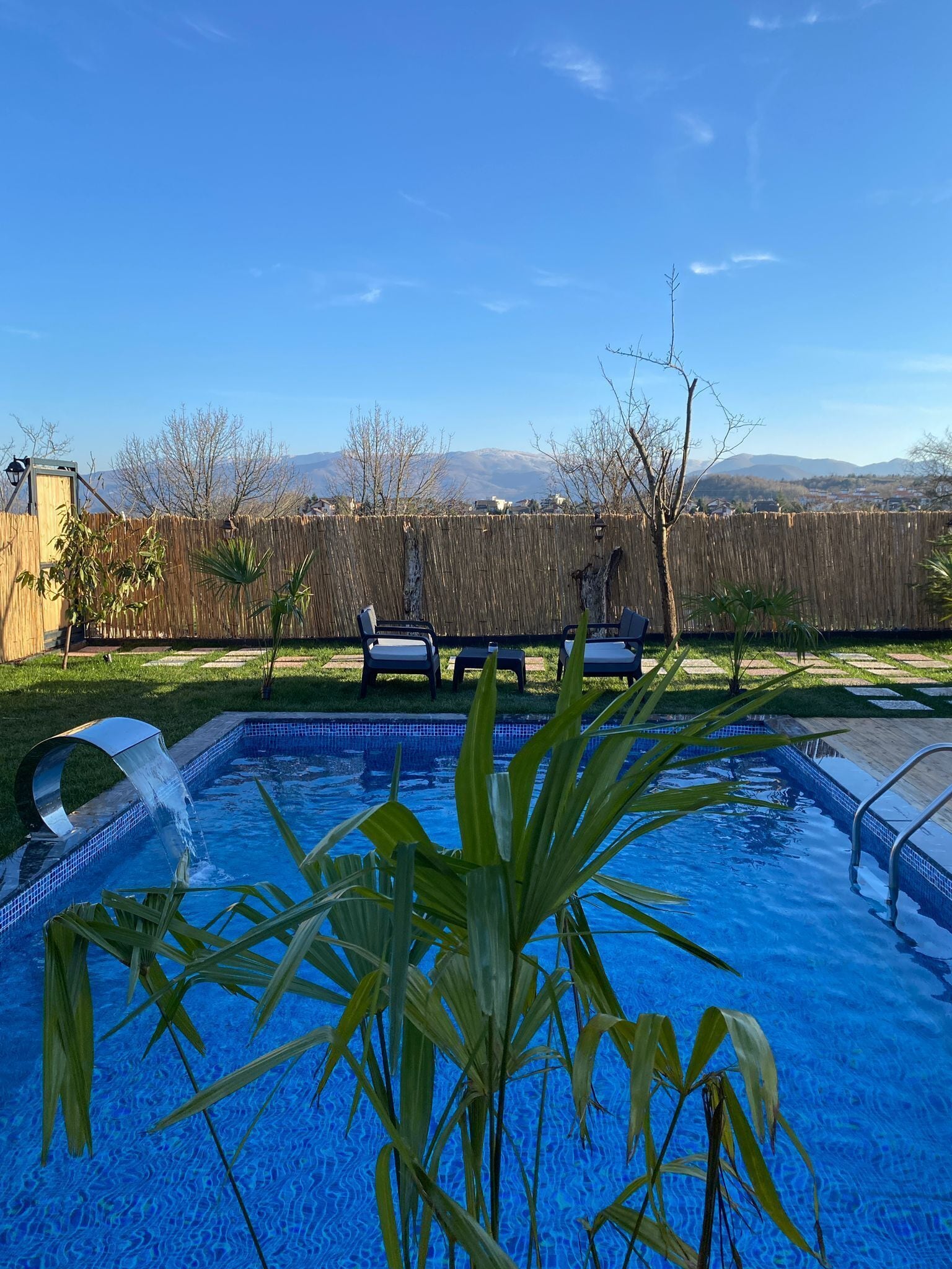 Agac Ev (Isitmali Havuzlu Ahsap Ev) | Vista al jardín