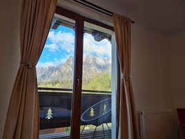 Quarto casal conforto, vista para a montanha | Wi-Fi de cortesia