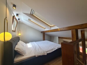 Family Suite, Mountain View | Bilik Mandi | Pancuran mandi, selipar, tuala disediakan 