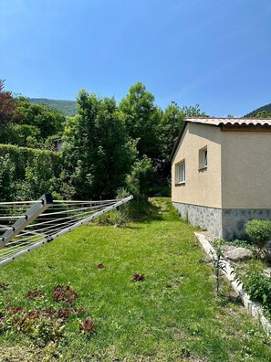 Property grounds - Large, comfortable villa in the Cévennes, mountains, lakes and rivers. Pets welcome! (concoules)