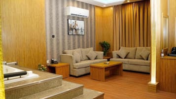 Suite | Minibar, Schreibtisch, laptopgeeigneter Arbeitsplatz