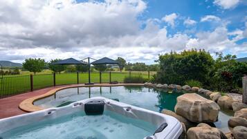 House | 9 bedrooms, Internet