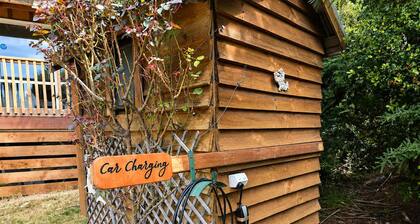 The Birch | 3BR + Sauna | Walk to Lake
