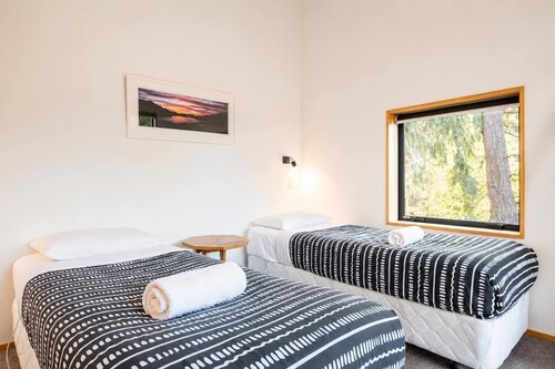 Little Birch | 2BR | Walk to Lake + Church