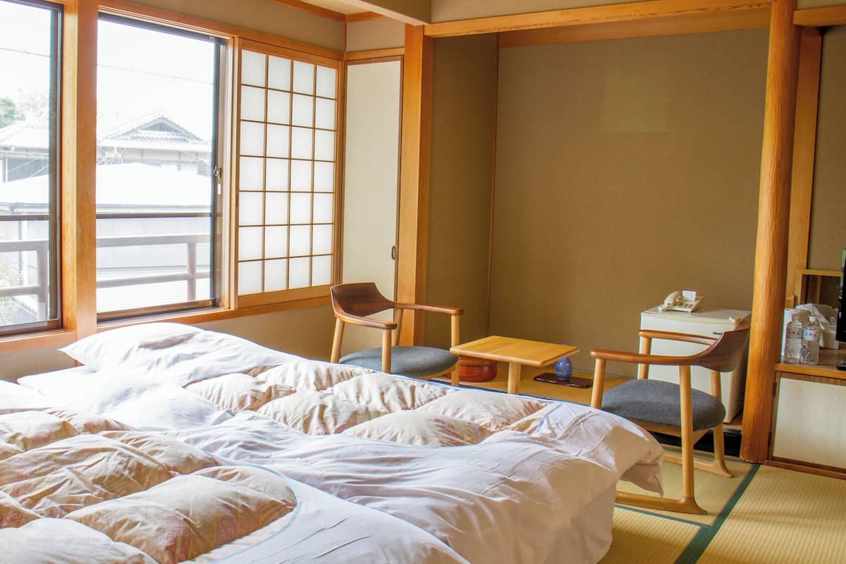 Free WiFi, bed sheets
