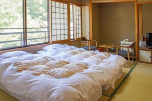 Chambre Familiale, vue jardin | Wi-Fi gratuit, draps fournis