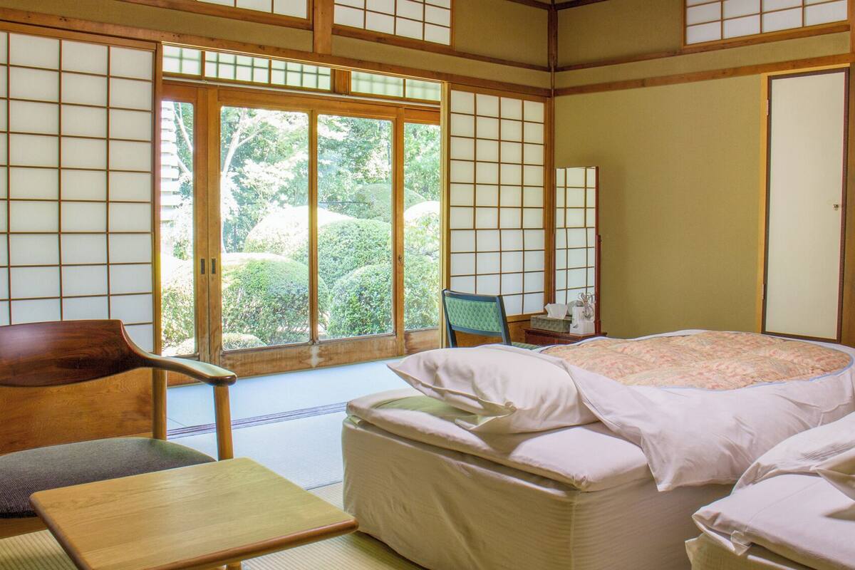 WiFi (free), bed sheets