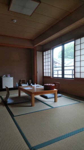 Economy Twin Room | Free WiFi, bed sheets - KKR Nara Mikasaso (Nara)