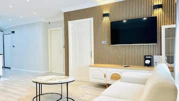 Design Apartment, 2 Bedrooms, Kitchen, Garden View | Living area
