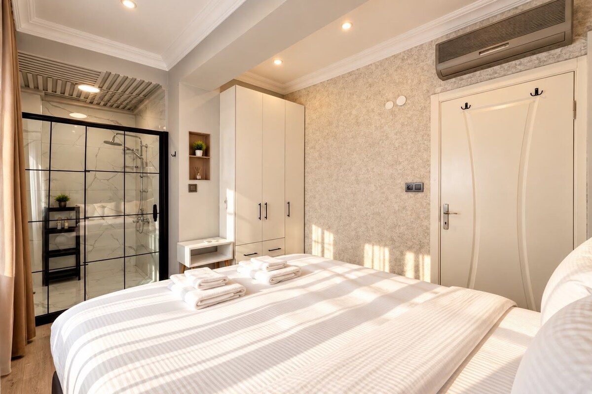Deluxe Apartment, 1 Bedroom, 2 Bathrooms, Garden View | Egyptian cotton sheets, premium bedding, down comforters, minibar