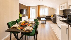 Design Apartment, 2 Bedrooms, Kitchen, Garden View | Cadar kapas Mesir, peralatan tempat tidur premium, gebar bulu kapas 