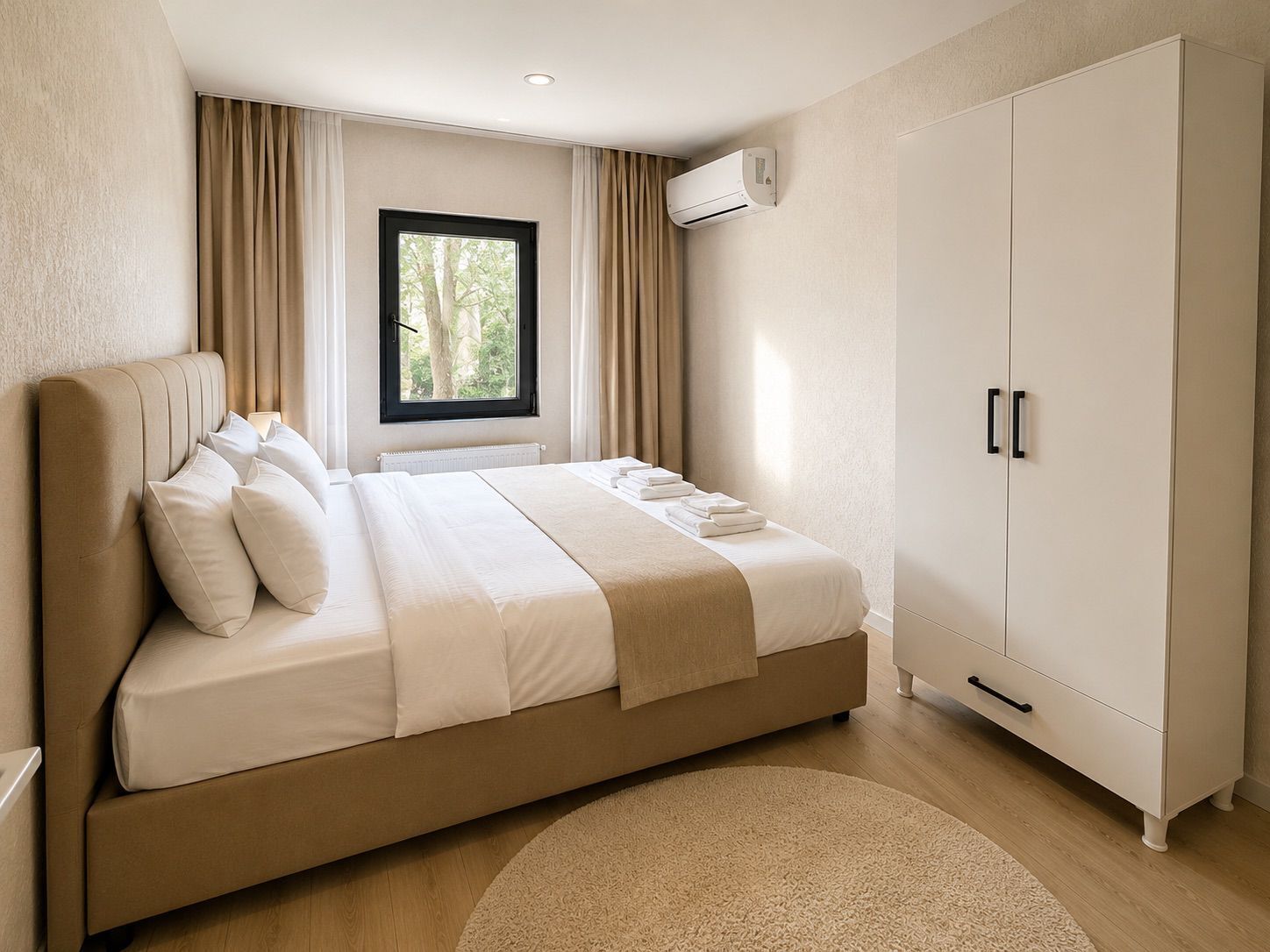 Chambre Standard | Draps en coton égyptien, literie de qualité, couette en duvet, minibar