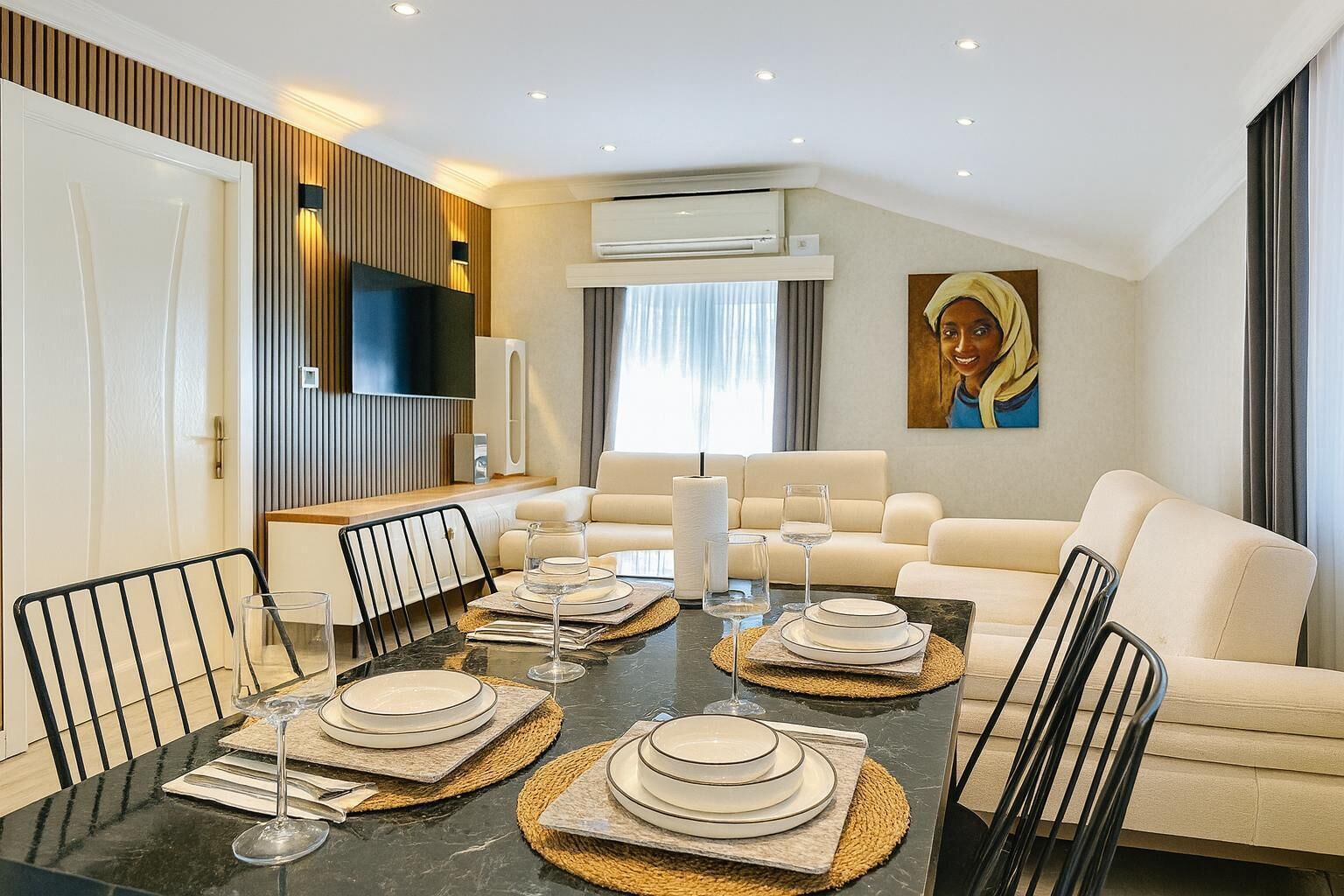 Design appartement, 2 slaapkamers, keuken, uitzicht op tuin | Lakens van Egyptisch katoen, luxe beddengoed, donsdekens, een minibar