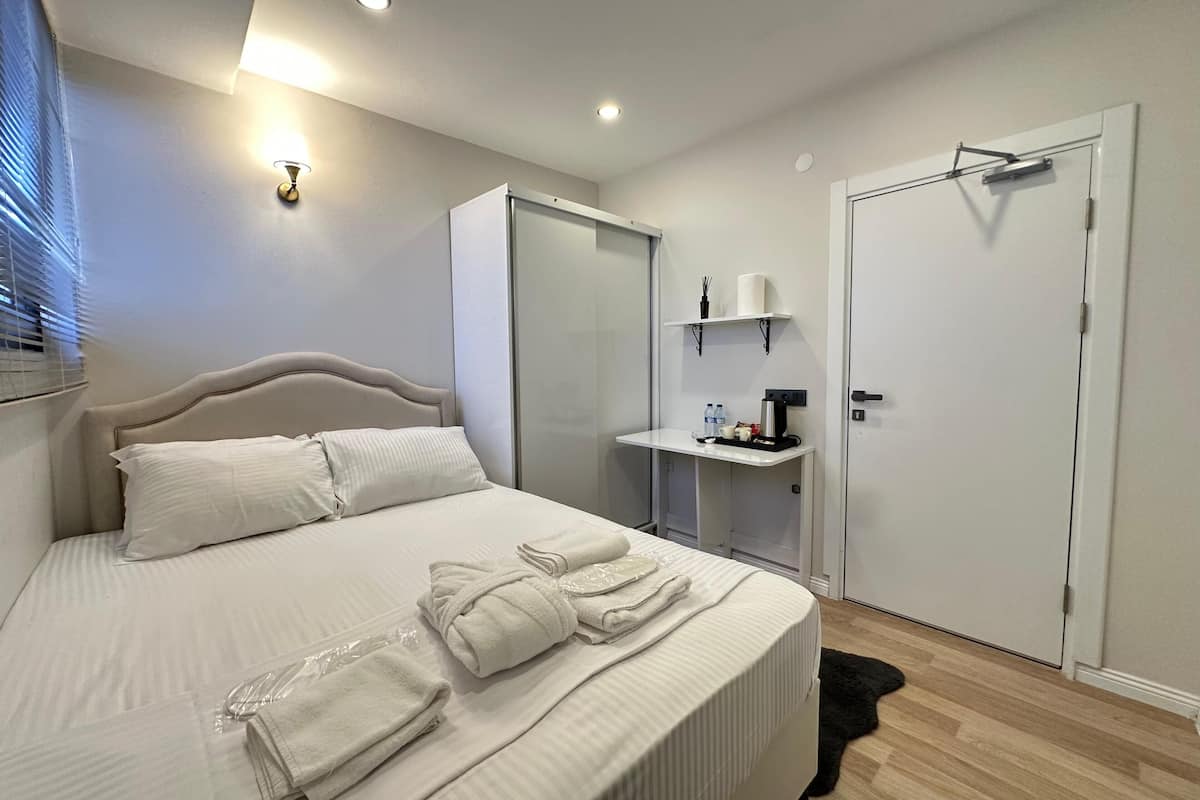 Economy Room | 2 bedrooms, Egyptian cotton sheets, premium bedding, down comforters
