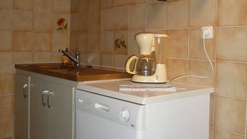 Micro-ondes, four, plaque de cuisson, lave-vaisselle