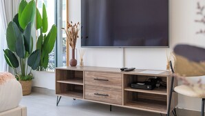 Room - Brand New & Modern Studio JVC (Dubai)