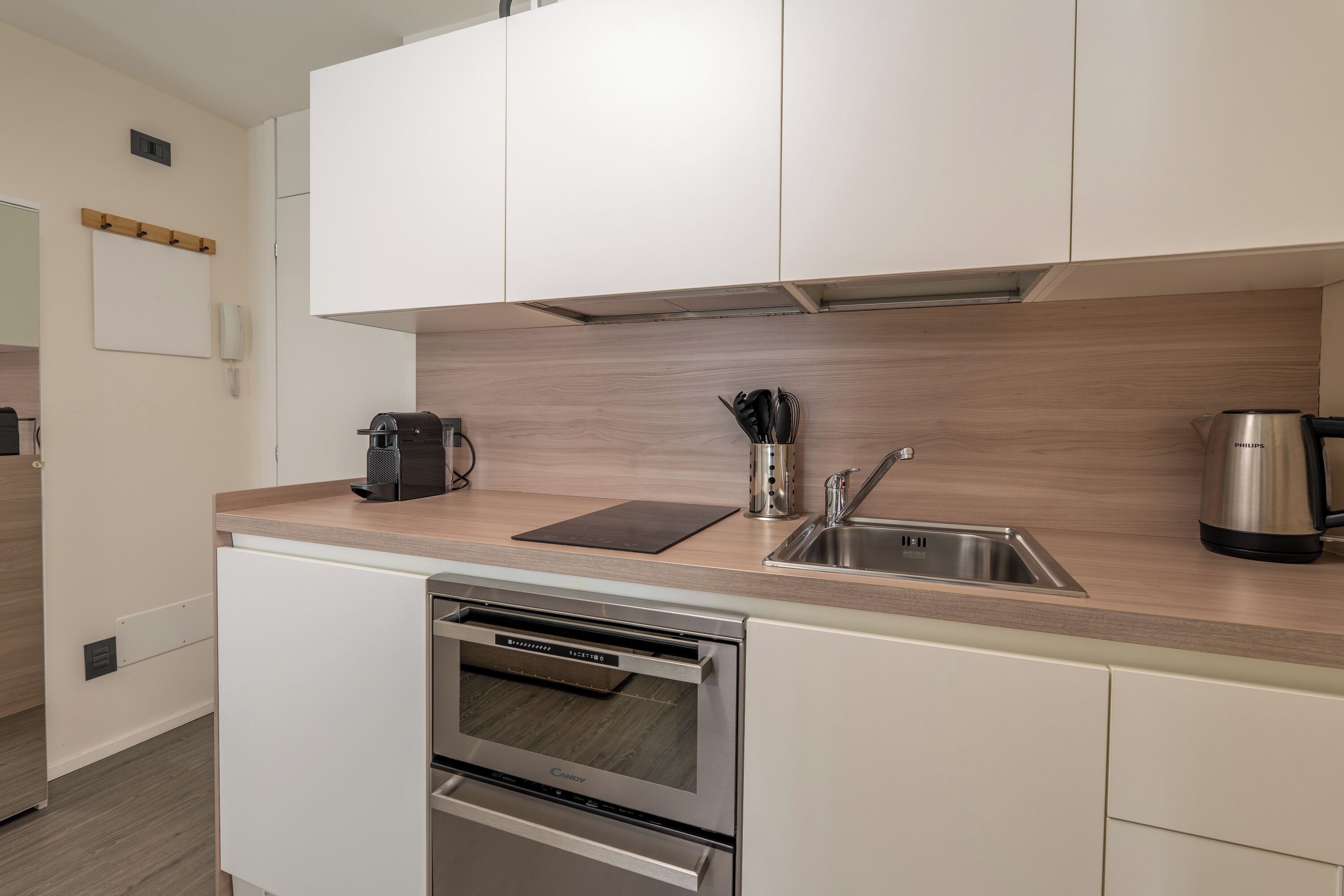 Oven, stovetop, dishwasher, coffee/tea maker