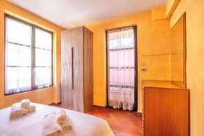 2 室のベッドルーム、アイロン / アイロン台、WiFi (無料)、ベッドシーツ