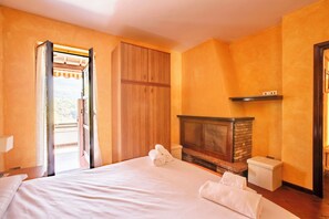 2 chambres, fer et planche à repasser, Wi-Fi gratuit, draps fournis