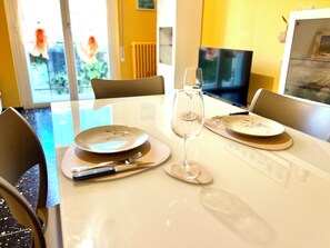 Dining - La Stella Marina - 150 metri dal Mare con Box ... (Spotorno)