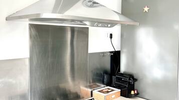 Frigorifero, forno, piano cottura, lavastoviglie