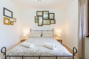 3 bedrooms, iron/ironing board, free WiFi, bed sheets - L’Acero Rosso - Giardino privato e Box auto (Menaggio)