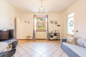 Smart TV - L’Acero Rosso - Giardino privato e Box auto (Menaggio)