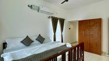 Villa Deluxe | 3 habitaciones, ropa de cama de alta calidad, escritorio y wifi gratis