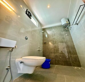 Deluxe Villa | Bathroom - Lavish Homestay (Vanur)