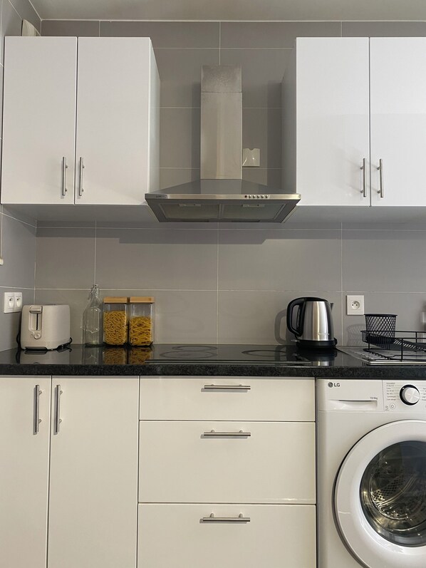 Private kitchen - Charming apartment with balcony near Paris (La Courneuve)