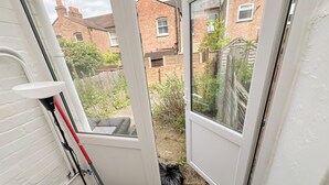 House | View from property - Comfy & Beautiful 3 Bedroom House All Double Rooms (London)