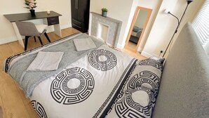 House | Interior - Comfy & Beautiful 3 Bedroom House All Double Rooms (London)