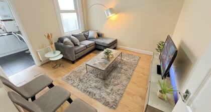 Comfy & Beautiful 3 Bedroom House All Double Rooms