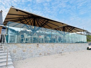 Outdoor dining - 5 min walk to beach and sauna | The Little Pines (Falmouth)