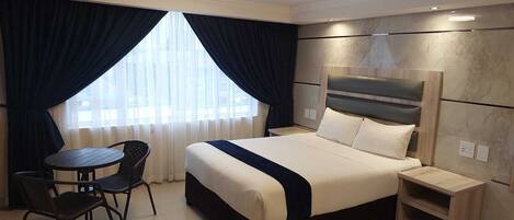 Chambre Simple Deluxe | Espace de travail pour ordinateur portable, chambres insonorisées