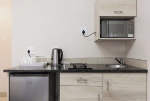 Deluxe Double Room | In-room dining