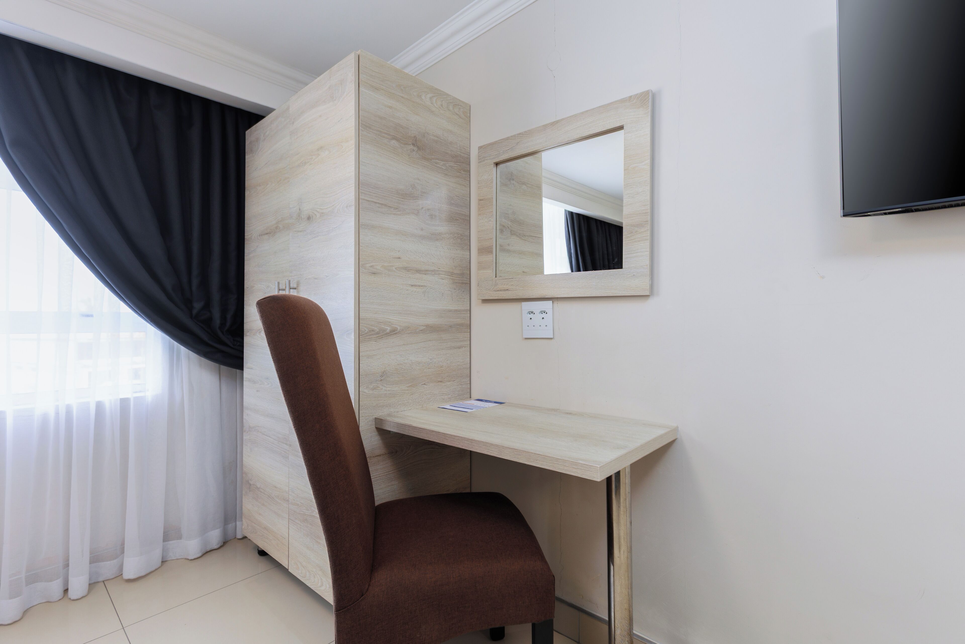 Standard Single Room | Laptop workspace, soundproofing, iron/ironing board, free WiFi