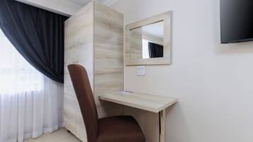 Standard Single Room | Laptop workspace, soundproofing, iron/ironing board, free WiFi