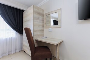 Standard Single Room | Laptop workspace, soundproofing, iron/ironing board, free WiFi