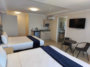 Deluxe Double Room | Living area