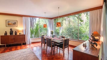 Villa (4 Bedrooms) | Interior