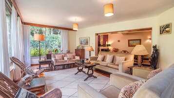 Villa (4 Bedrooms) | Interior