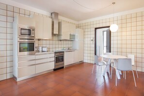 Refrigerador, microondas, horno, lavavajillas