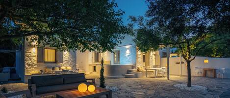 Sunshine Suite - with Hot Tub & Satellite Wi-Fi | Literie de qualité supérieure, matelas mémoire de forme